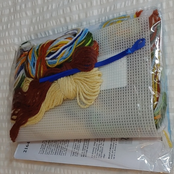 NEW Family Is Everything Wall Decor Plastic canvas Kit - Picture 3 of 6